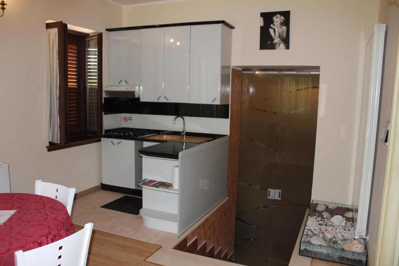 La Villa Guest House Capitignano Bagian luar foto