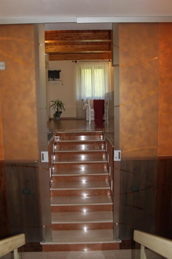 La Villa Guest House Capitignano Bagian luar foto